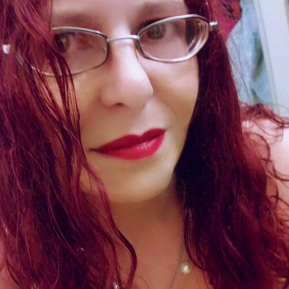 Meet your Posher, Tara - Picture 1 of 2